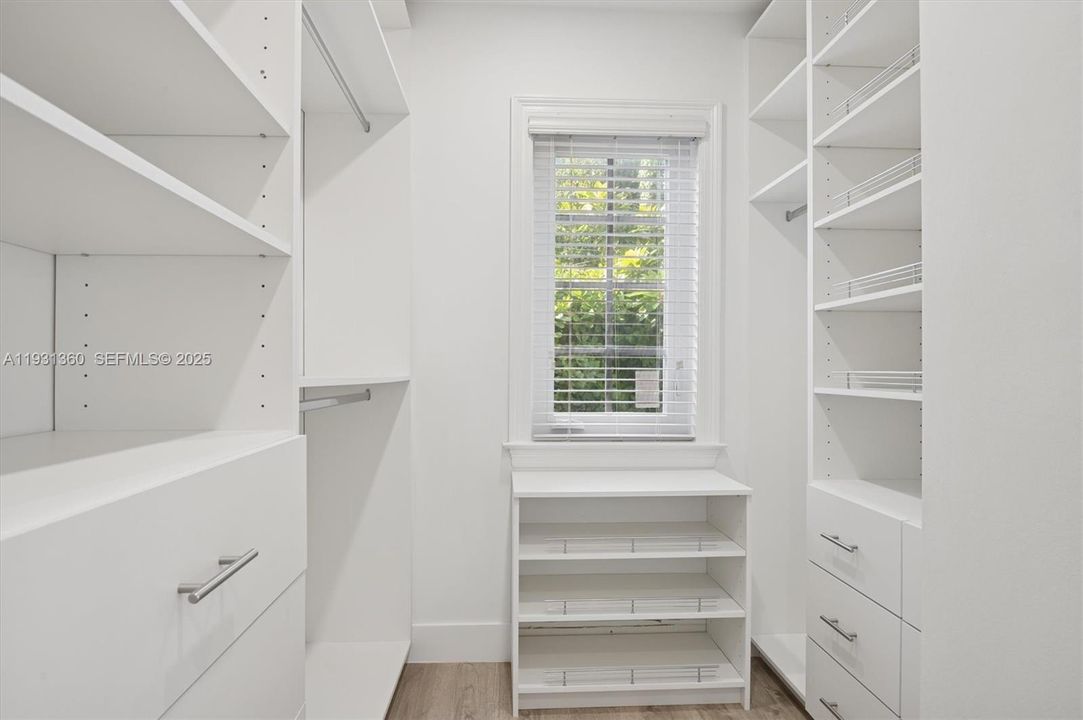 For Rent: $6,500 (3 beds, 3 baths, 3289 Square Feet)