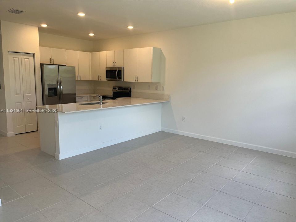 На продажу: $370,000 (3 спален, 2 ванн, 1545 Квадратных фут)