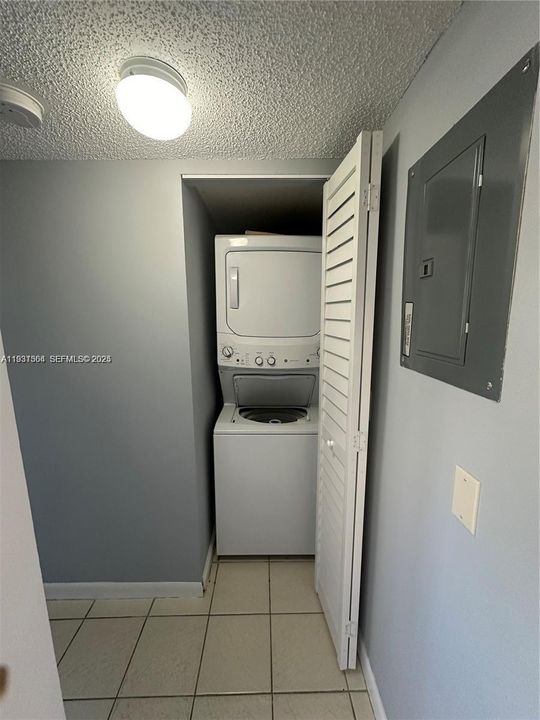 For Rent: $2,700 (3 beds, 2 baths, 1195 Square Feet)