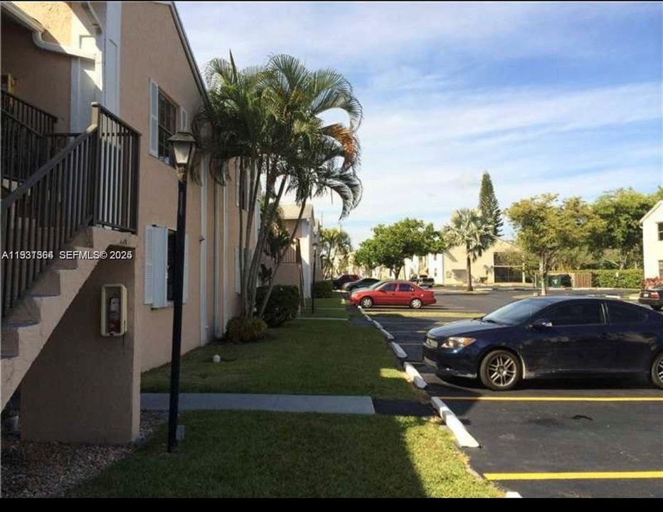 For Rent: $2,700 (3 beds, 2 baths, 1195 Square Feet)