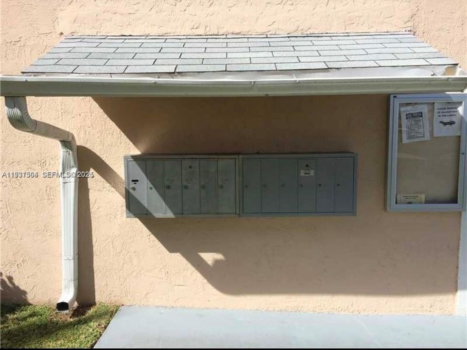 For Rent: $2,700 (3 beds, 2 baths, 1195 Square Feet)