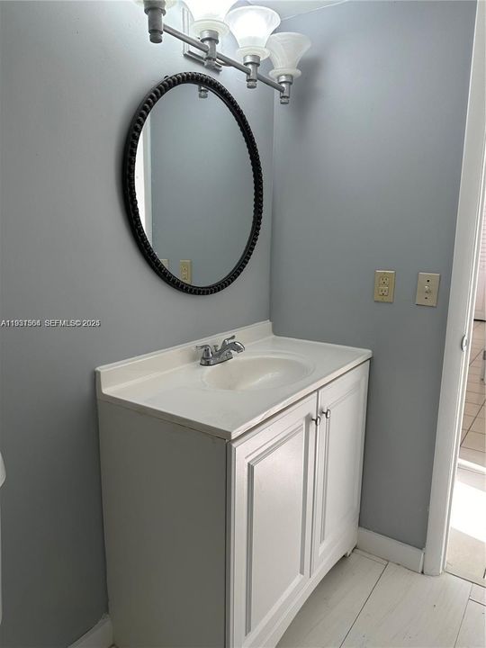 For Rent: $2,700 (3 beds, 2 baths, 1195 Square Feet)