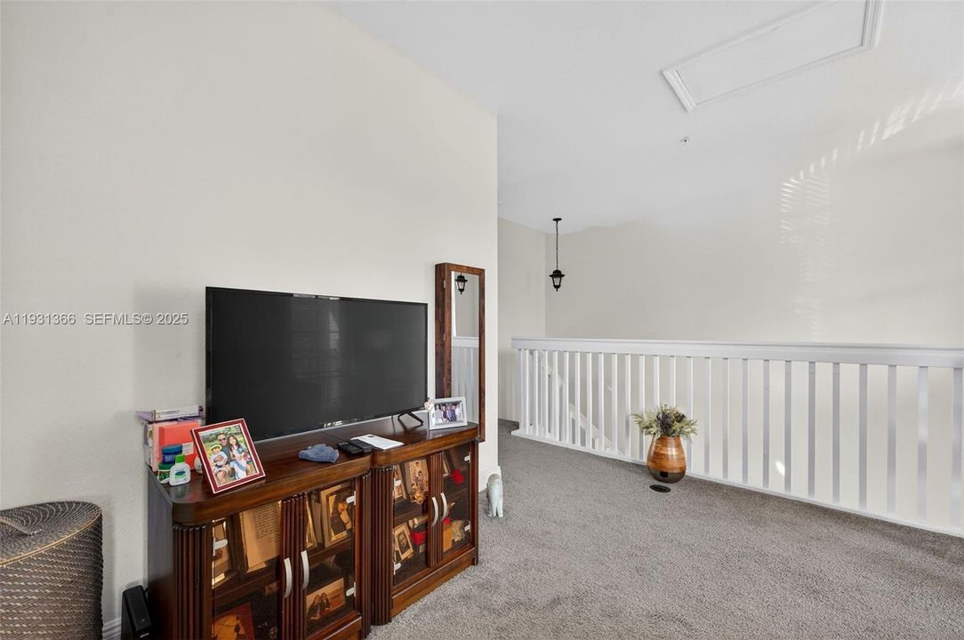 出租: $3,400 (3 贝兹, 3 浴室, 1924 平方英尺)