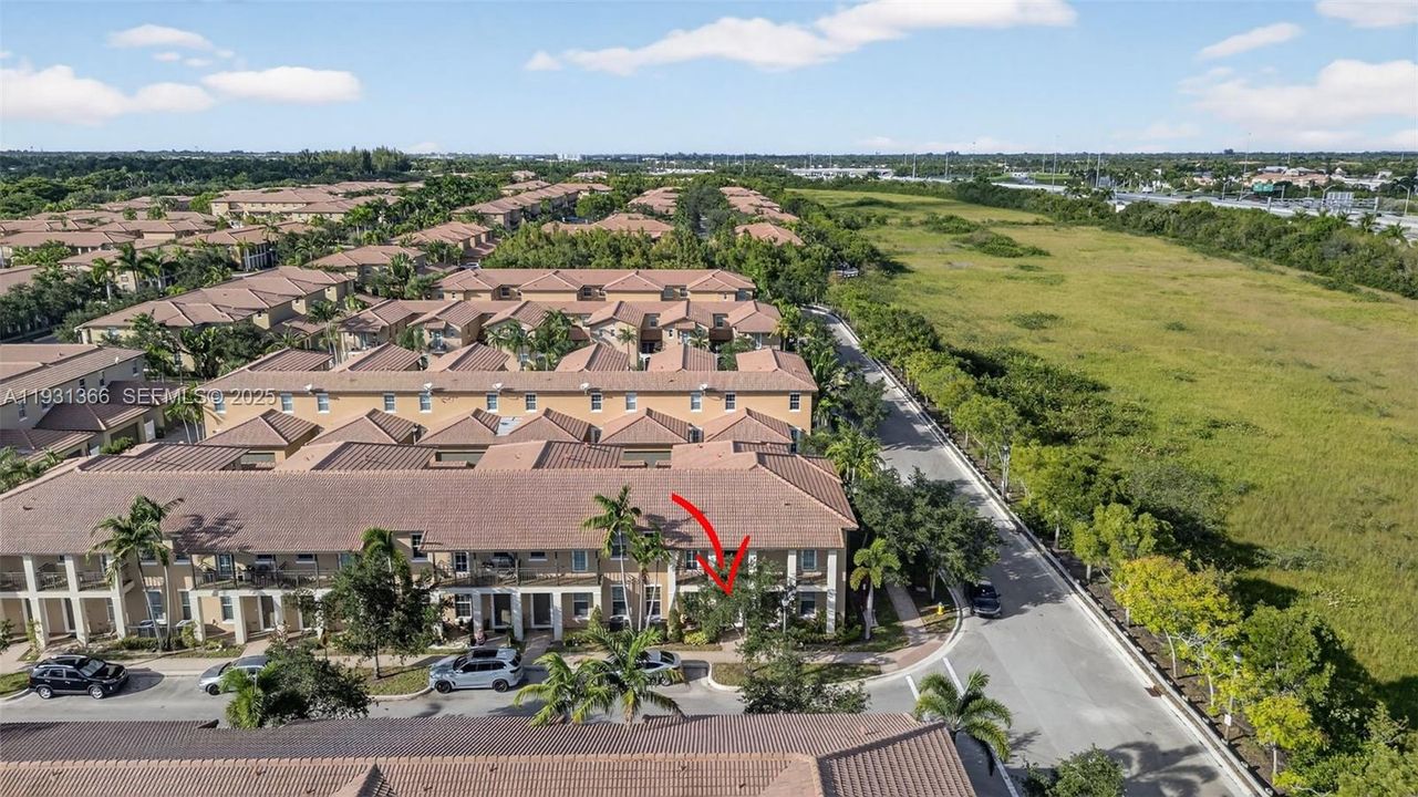 出租: $3,400 (3 贝兹, 3 浴室, 1924 平方英尺)