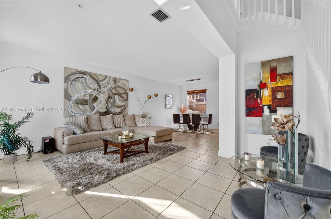 出租: $3,400 (3 贝兹, 3 浴室, 1924 平方英尺)