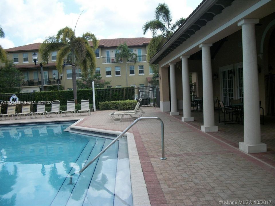 出租: $3,400 (3 贝兹, 3 浴室, 1924 平方英尺)