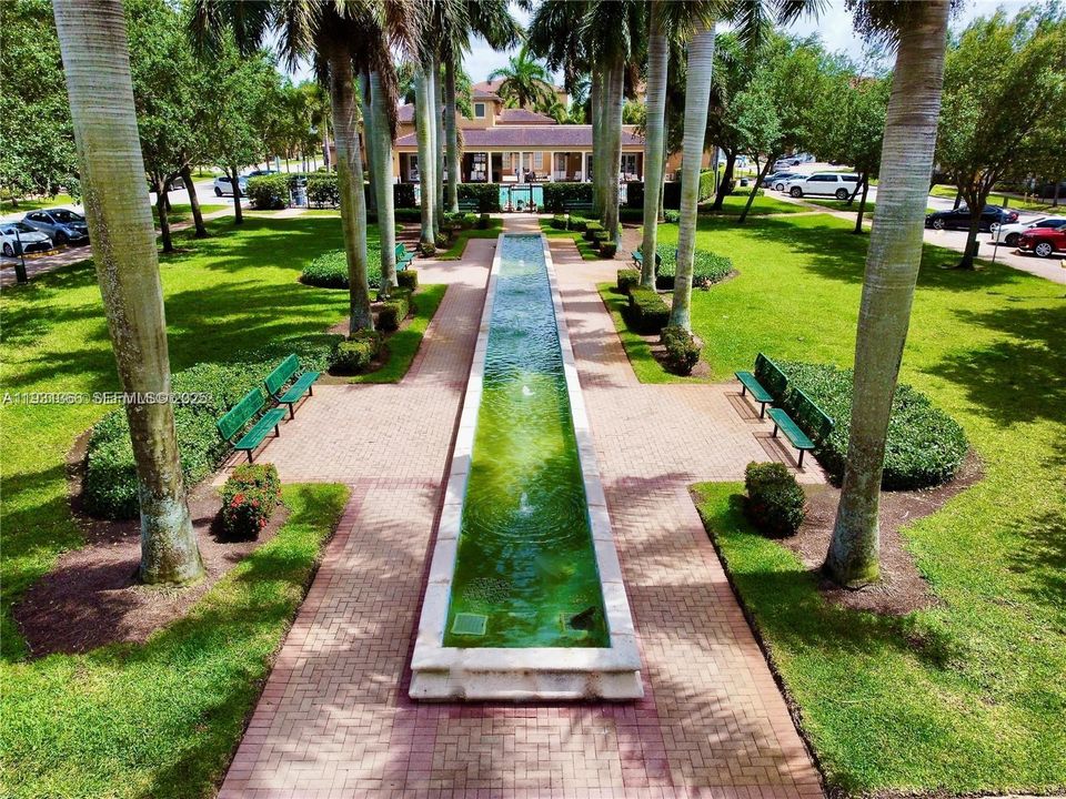 出租: $3,400 (3 贝兹, 3 浴室, 1924 平方英尺)