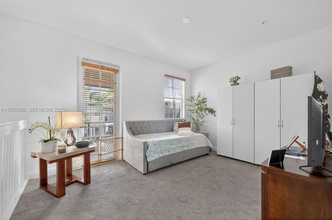 出租: $3,400 (3 贝兹, 3 浴室, 1924 平方英尺)