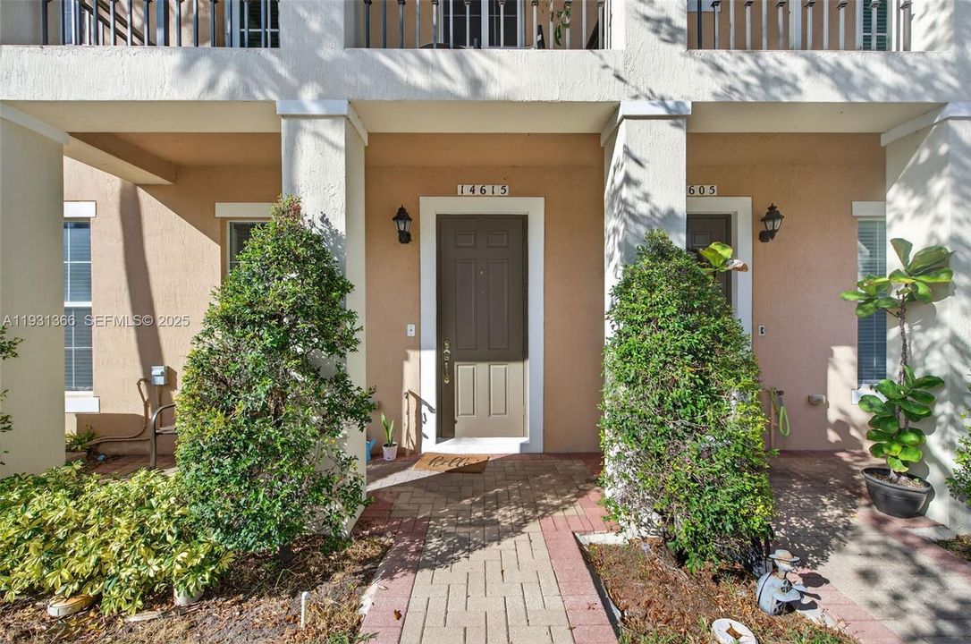 出租: $3,400 (3 贝兹, 3 浴室, 1924 平方英尺)