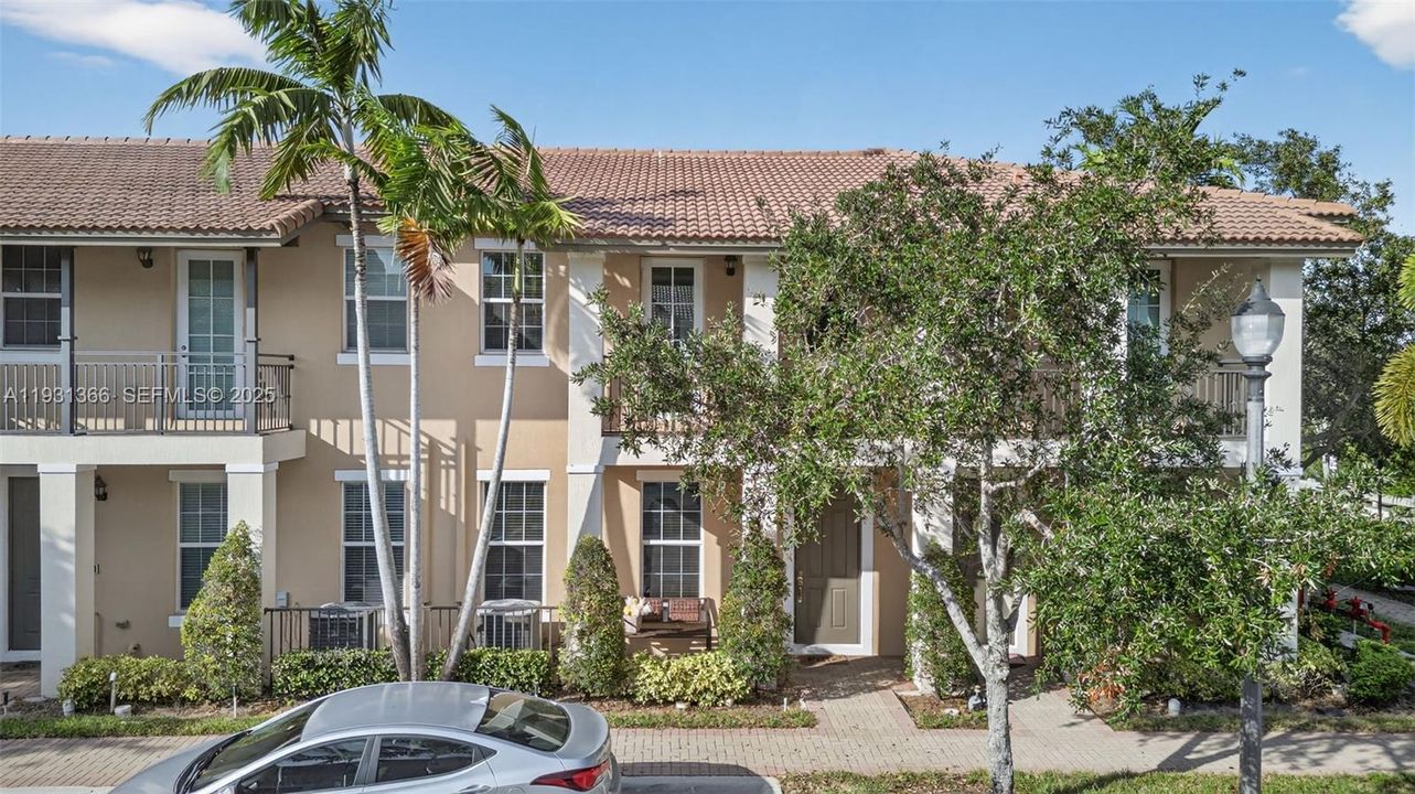 出租: $3,400 (3 贝兹, 3 浴室, 1924 平方英尺)