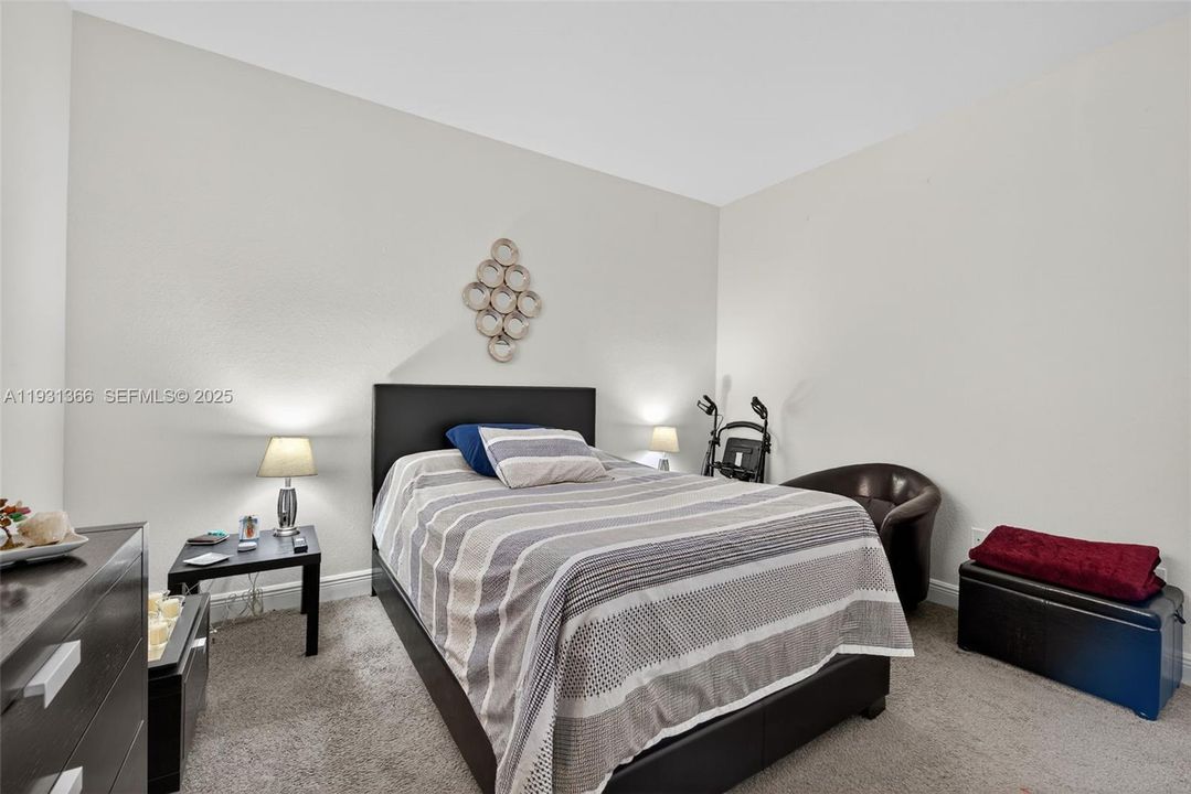 出租: $3,400 (3 贝兹, 3 浴室, 1924 平方英尺)