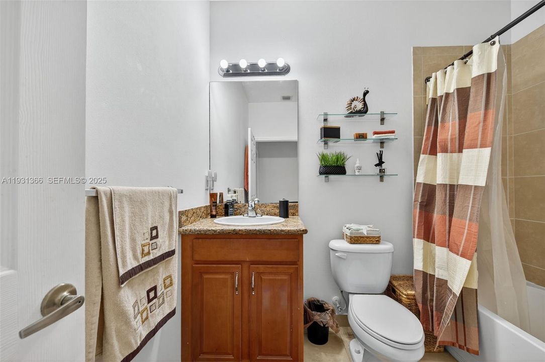 出租: $3,400 (3 贝兹, 3 浴室, 1924 平方英尺)