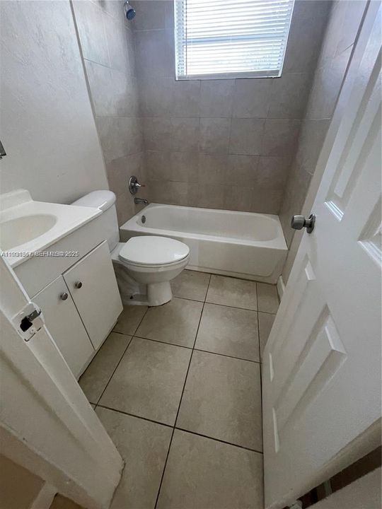 For Rent: $1,825 (2 beds, 1 baths, 1493 Square Feet)