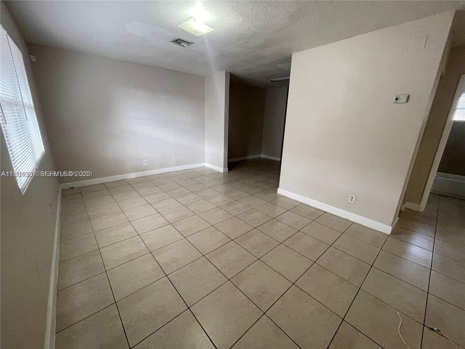 For Rent: $1,825 (2 beds, 1 baths, 1493 Square Feet)