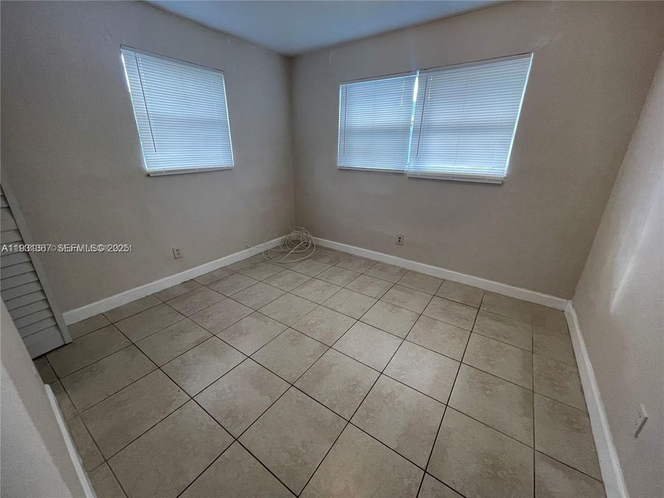 For Rent: $1,825 (2 beds, 1 baths, 1493 Square Feet)
