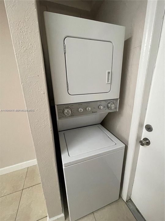 For Rent: $1,825 (2 beds, 1 baths, 1493 Square Feet)