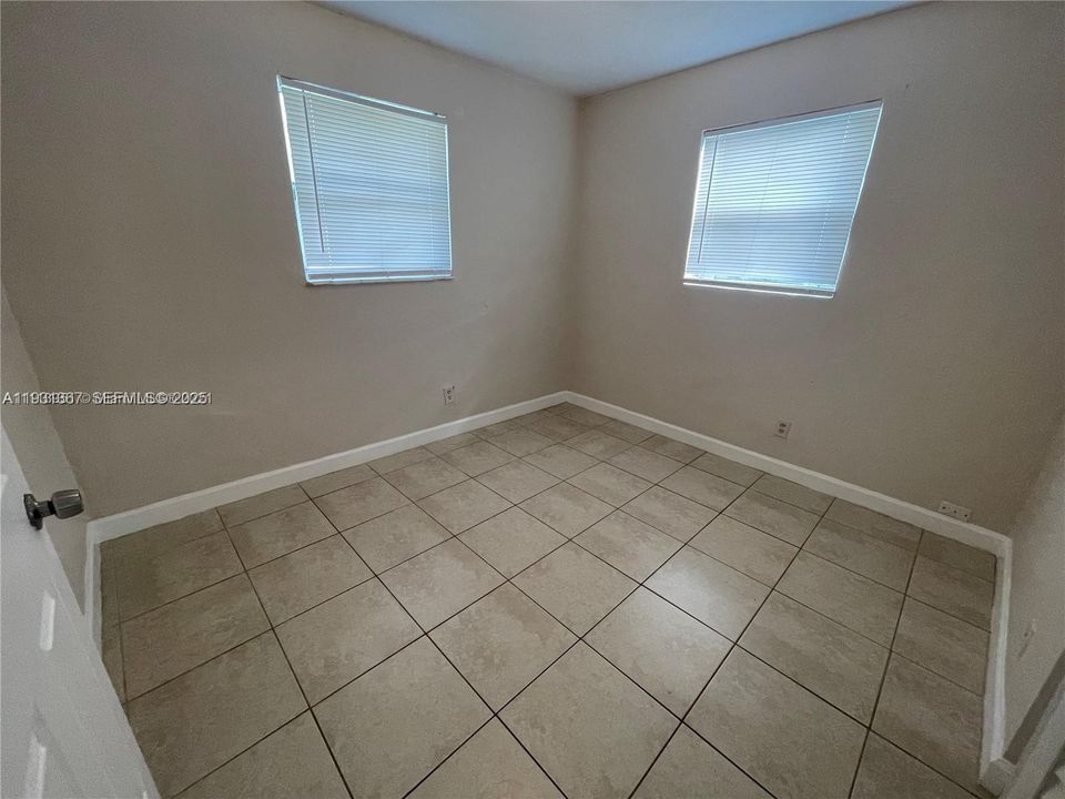 For Rent: $1,825 (2 beds, 1 baths, 1493 Square Feet)