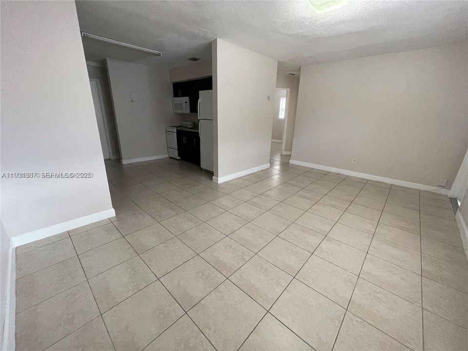 For Rent: $1,825 (2 beds, 1 baths, 1493 Square Feet)