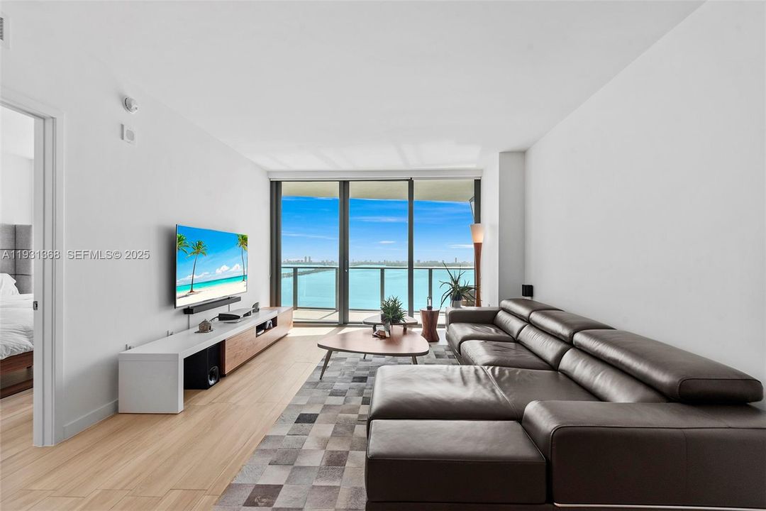 出租: $5,500 (2 贝兹, 2 浴室, 1107 平方英尺)