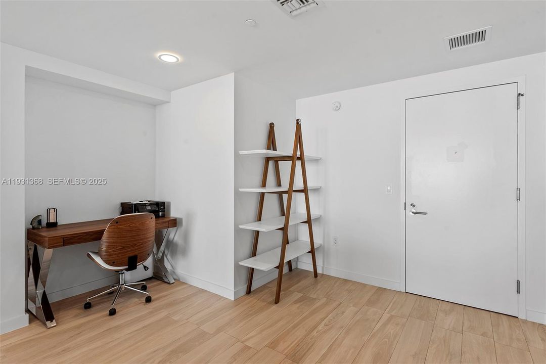 出租: $5,500 (2 贝兹, 2 浴室, 1107 平方英尺)