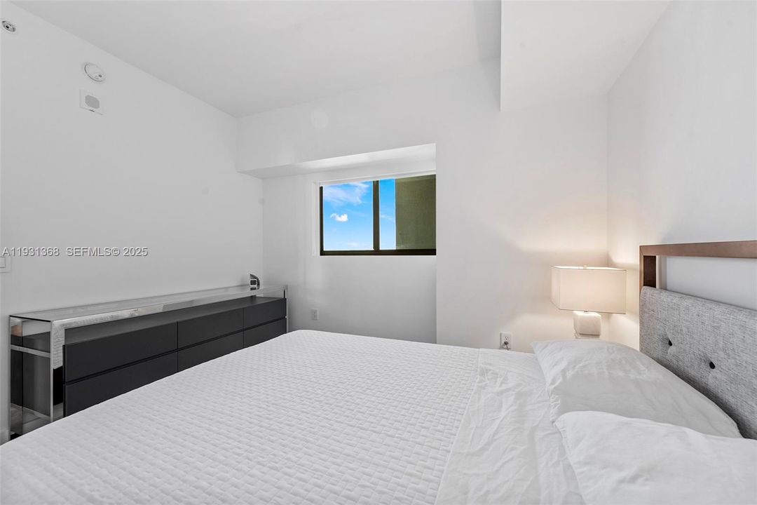 出租: $5,500 (2 贝兹, 2 浴室, 1107 平方英尺)