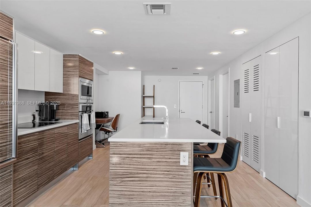 出租: $5,500 (2 贝兹, 2 浴室, 1107 平方英尺)