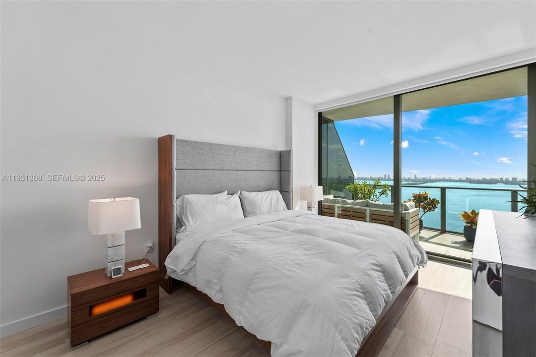 出租: $5,500 (2 贝兹, 2 浴室, 1107 平方英尺)