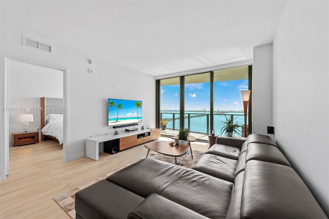 出租: $5,500 (2 贝兹, 2 浴室, 1107 平方英尺)