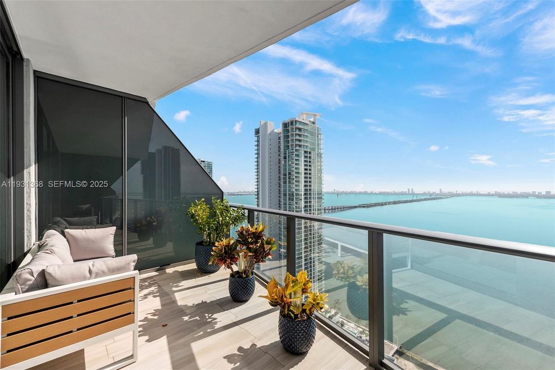 出租: $5,500 (2 贝兹, 2 浴室, 1107 平方英尺)