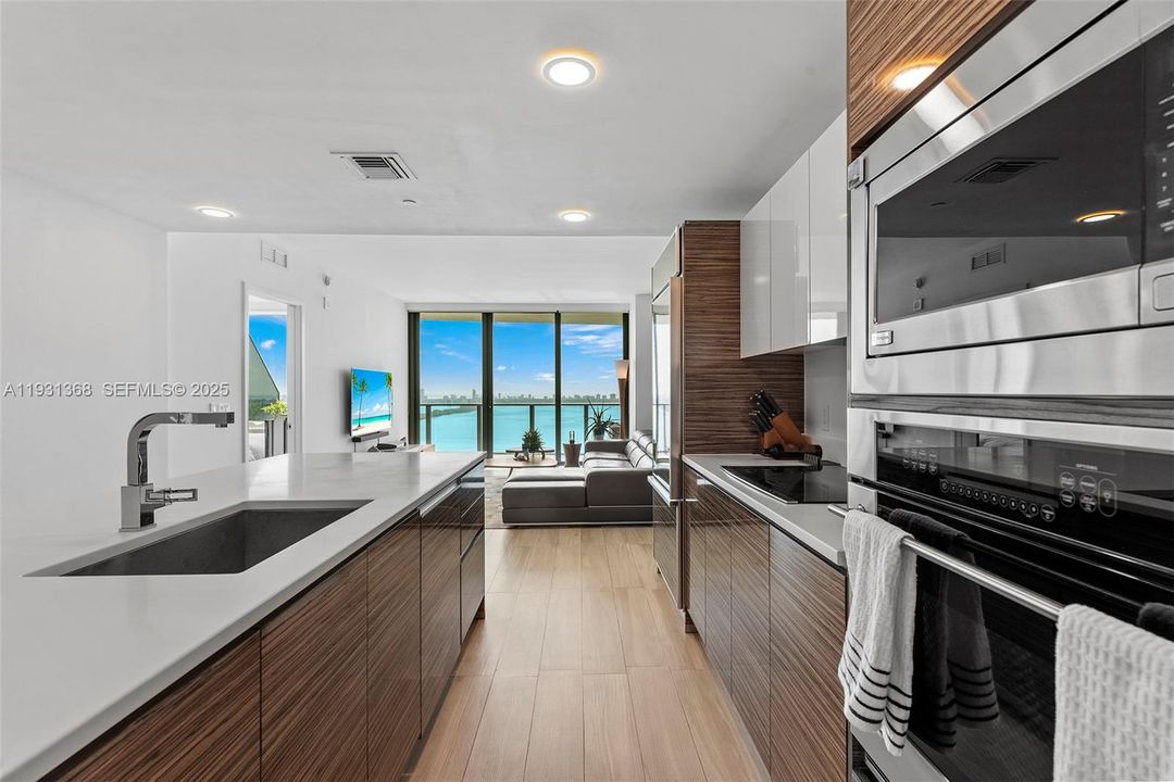 出租: $5,500 (2 贝兹, 2 浴室, 1107 平方英尺)