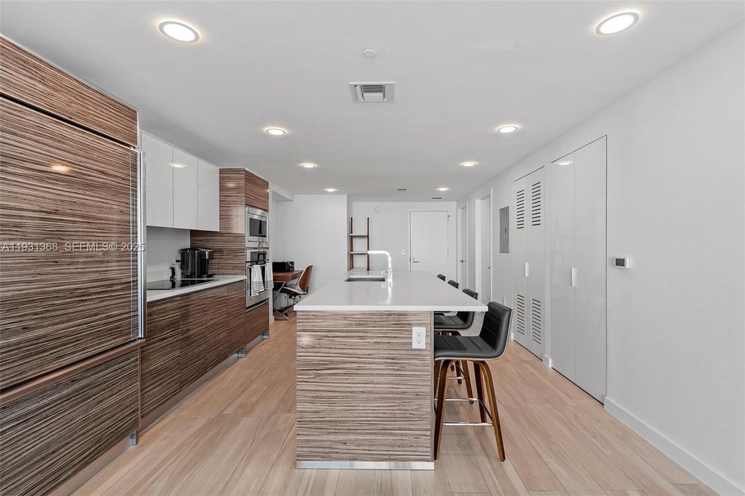 出租: $5,500 (2 贝兹, 2 浴室, 1107 平方英尺)