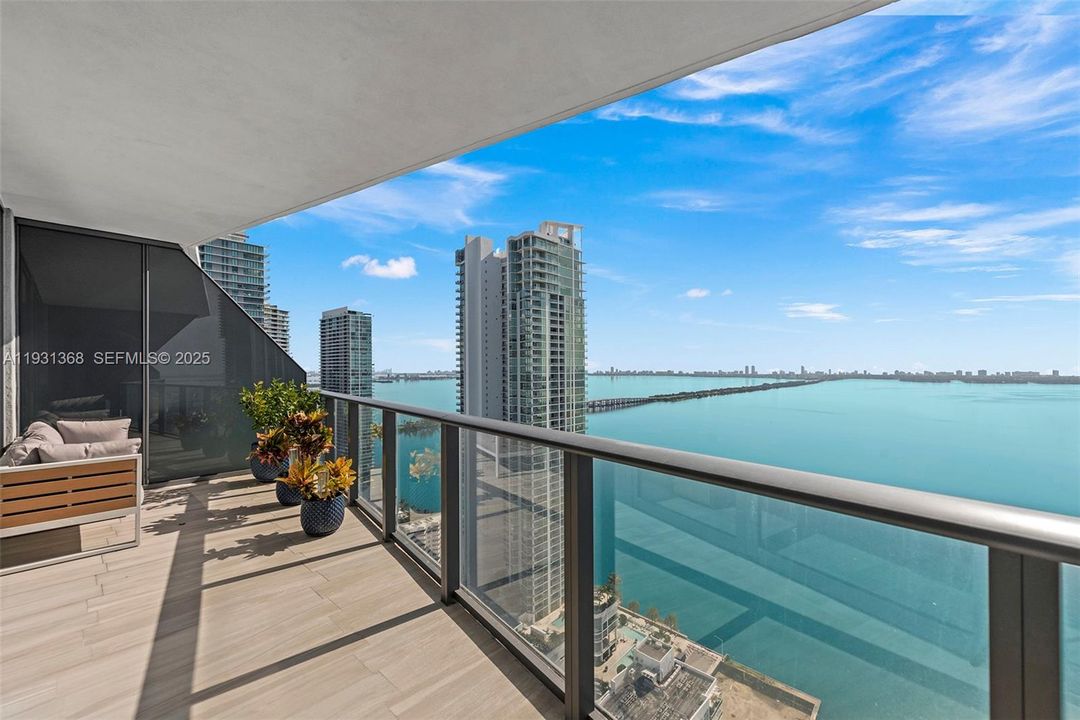 出租: $5,500 (2 贝兹, 2 浴室, 1107 平方英尺)