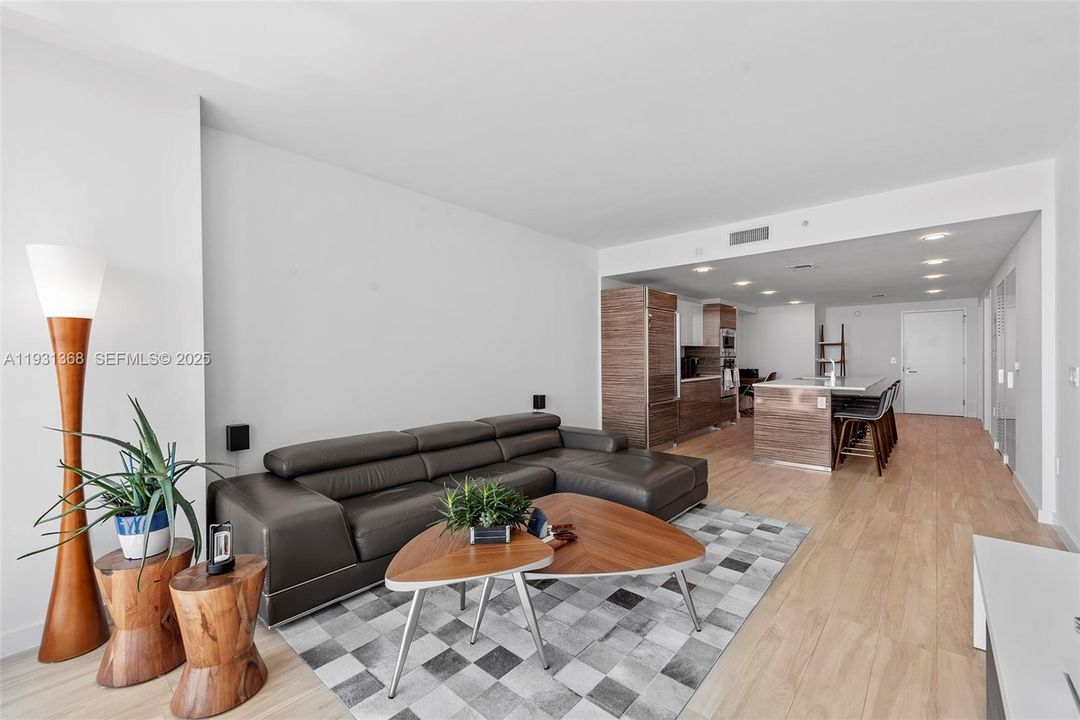 出租: $5,500 (2 贝兹, 2 浴室, 1107 平方英尺)