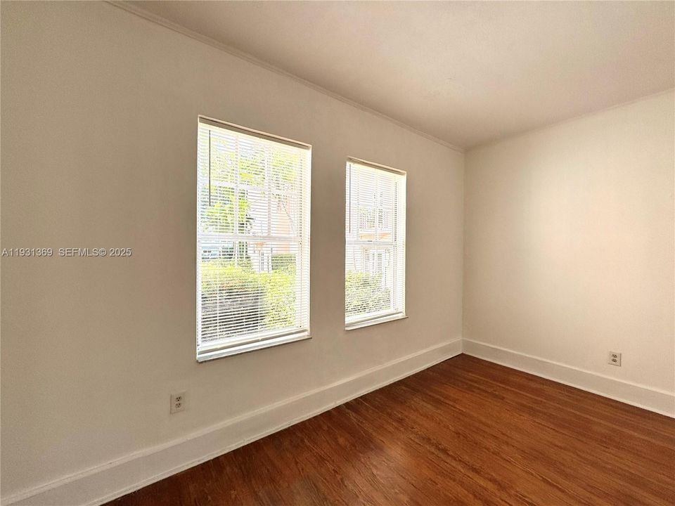 For Rent: $2,300 (1 beds, 1 baths, 700 Square Feet)