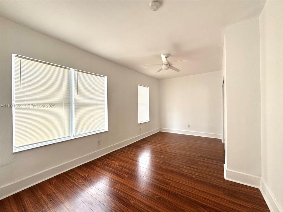 For Rent: $2,300 (1 beds, 1 baths, 700 Square Feet)