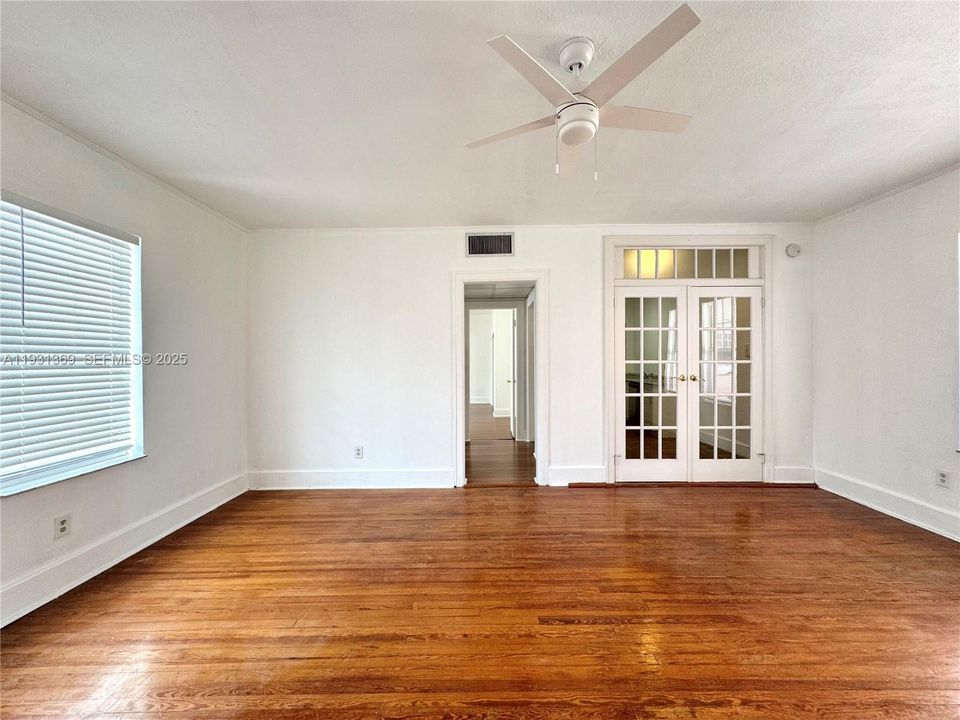 For Rent: $2,300 (1 beds, 1 baths, 700 Square Feet)