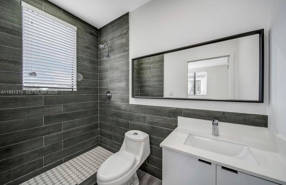 For Rent: $2,500 (2 beds, 2 baths, 865 Square Feet)