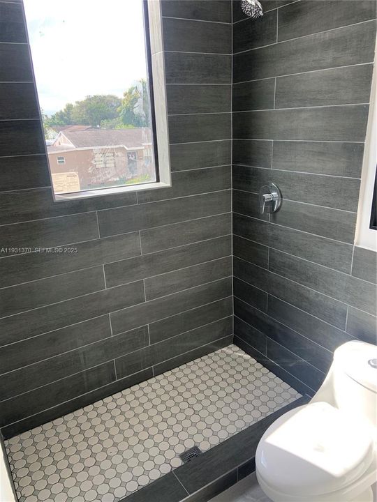 For Rent: $2,500 (2 beds, 2 baths, 865 Square Feet)