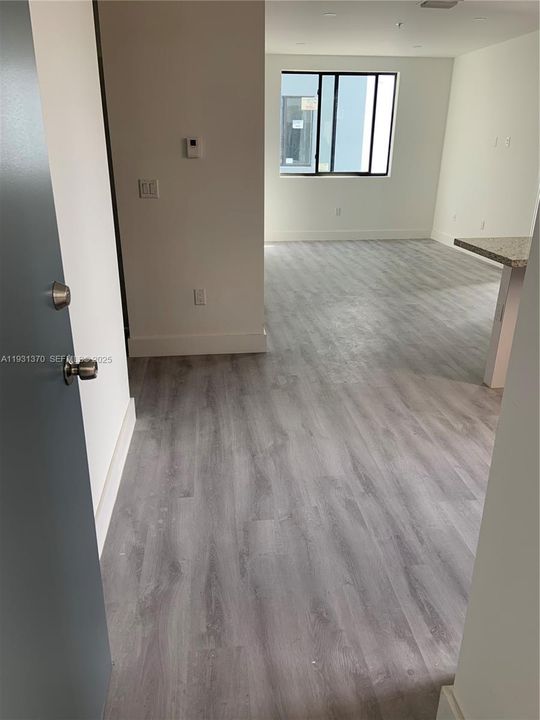 For Rent: $2,500 (2 beds, 2 baths, 865 Square Feet)