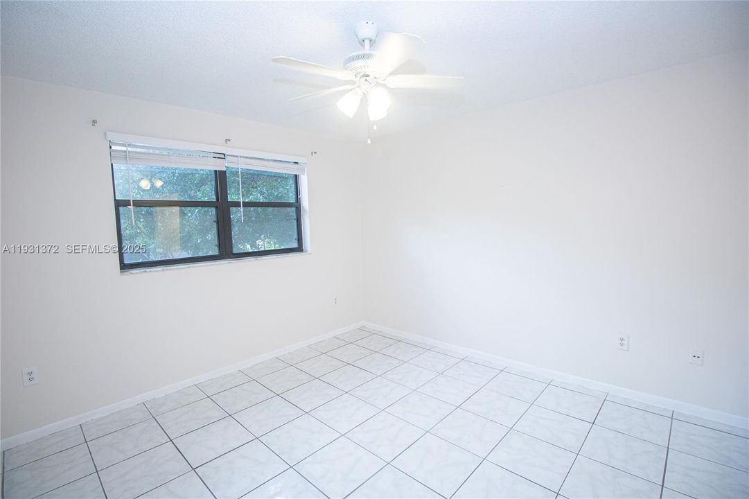For Rent: $2,000 (2 beds, 2 baths, 986 Square Feet)