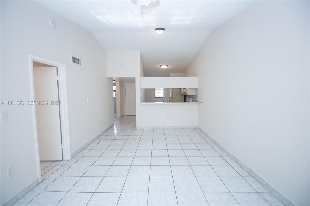 For Rent: $2,000 (2 beds, 2 baths, 986 Square Feet)