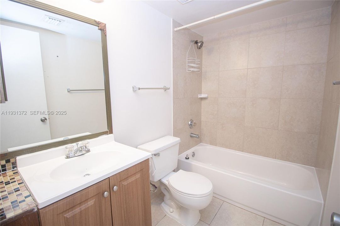 For Rent: $2,000 (2 beds, 2 baths, 986 Square Feet)