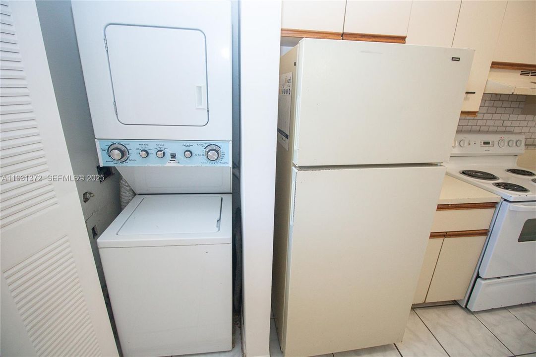 For Rent: $2,000 (2 beds, 2 baths, 986 Square Feet)