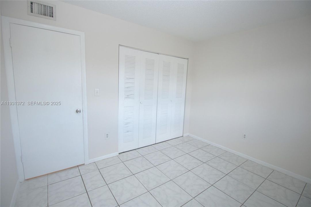 For Rent: $2,000 (2 beds, 2 baths, 986 Square Feet)