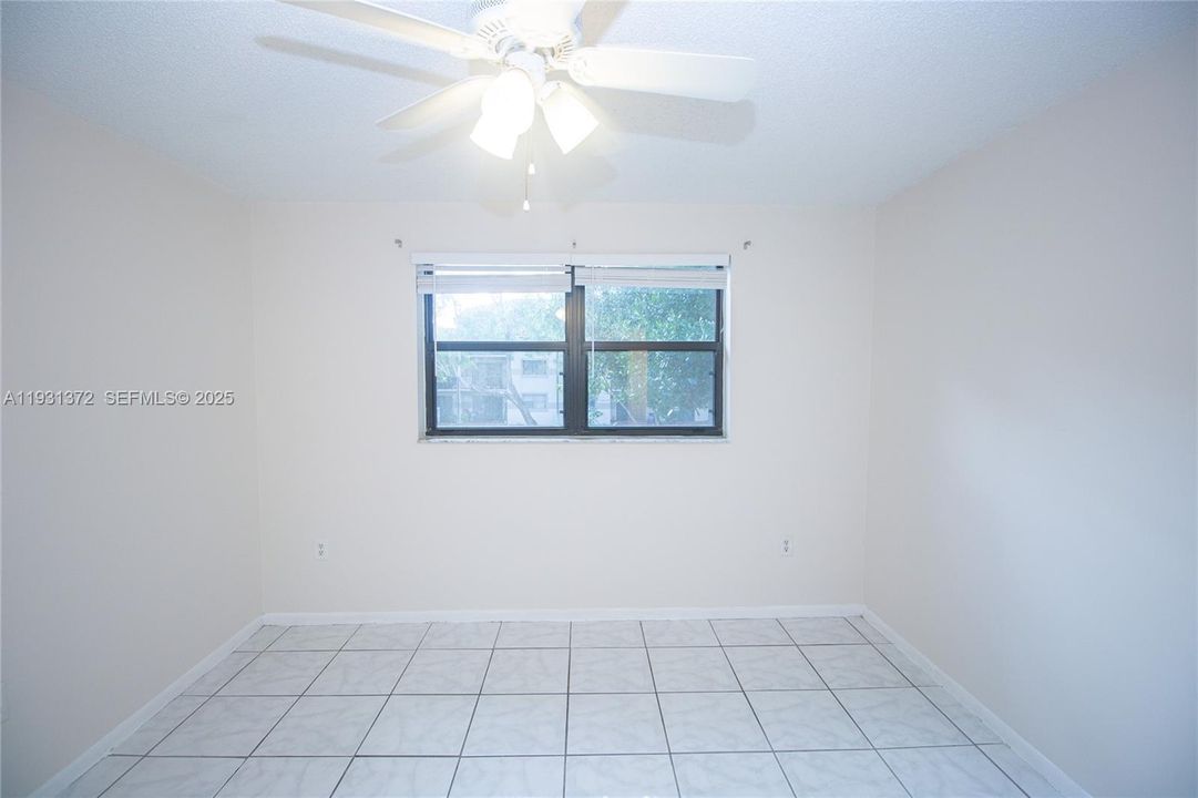 For Rent: $2,000 (2 beds, 2 baths, 986 Square Feet)