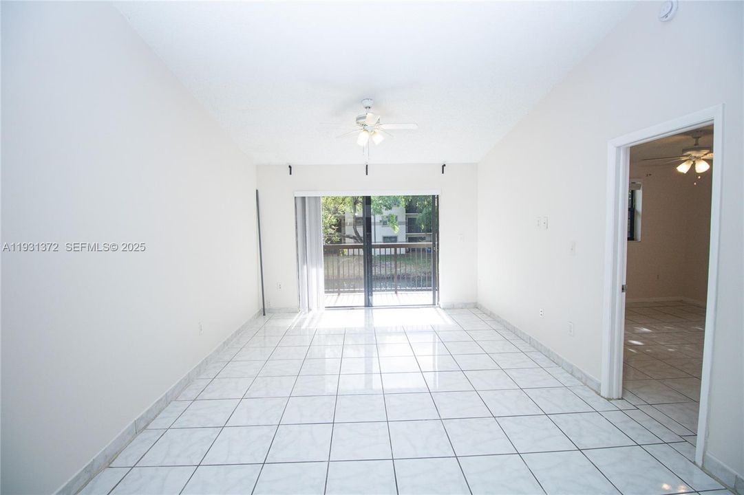 For Rent: $2,000 (2 beds, 2 baths, 986 Square Feet)