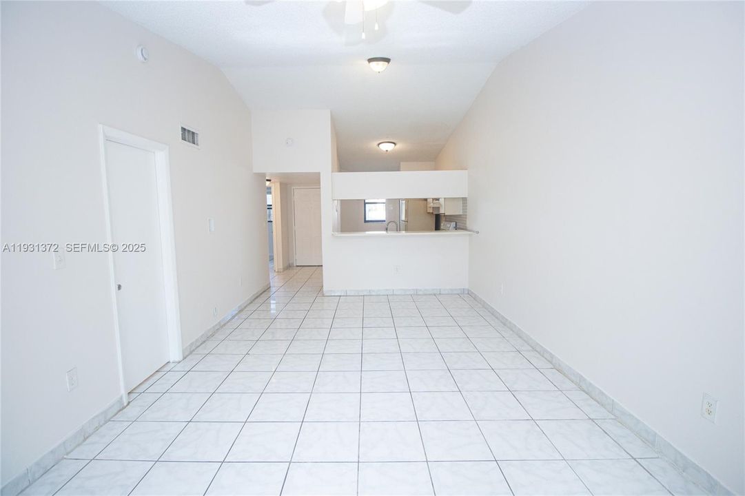 For Rent: $2,000 (2 beds, 2 baths, 986 Square Feet)