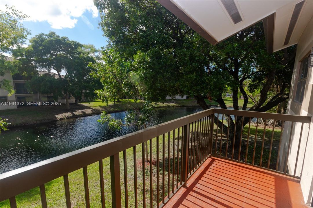 For Rent: $2,000 (2 beds, 2 baths, 986 Square Feet)