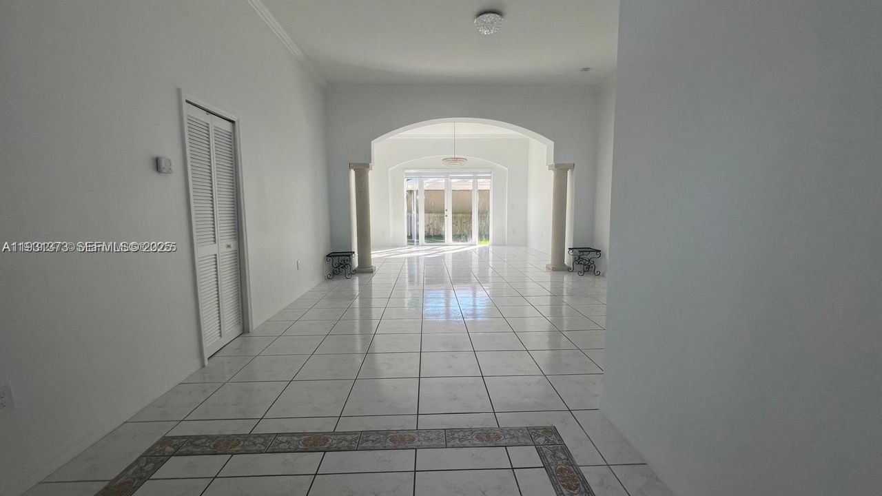 For Rent: $3,450 (4 beds, 2 baths, 2416 Square Feet)