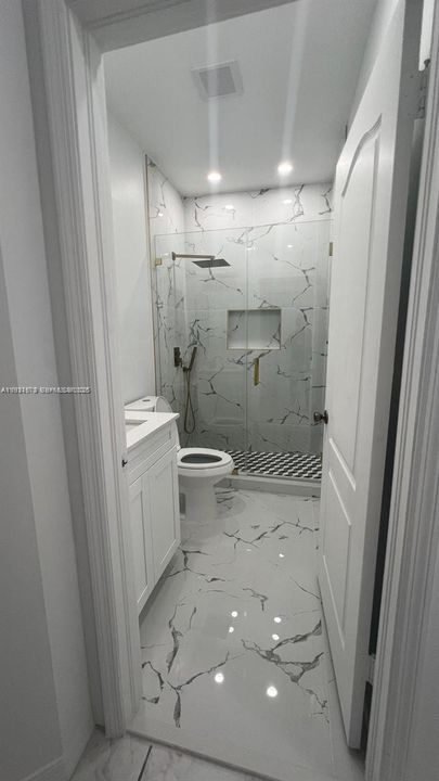 For Rent: $3,450 (4 beds, 2 baths, 2416 Square Feet)